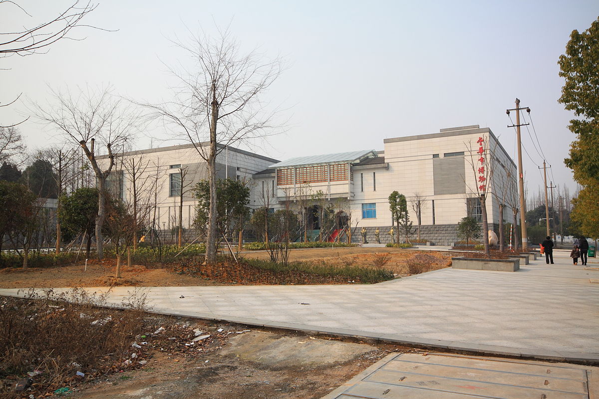 1200px-Jinhuashi_bowuguan_20120218-01